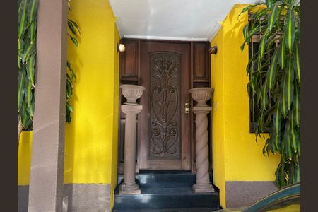Casa à venda com 500m², 3 quartos e 3 vagas Casa à venda com 500m², 3 quartos e 3 vagasGaragem e Entrada