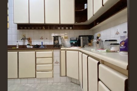 Casa à venda com 500m², 3 quartos e 3 vagas Casa à venda com 500m², 3 quartos e 3 vagasCozinha