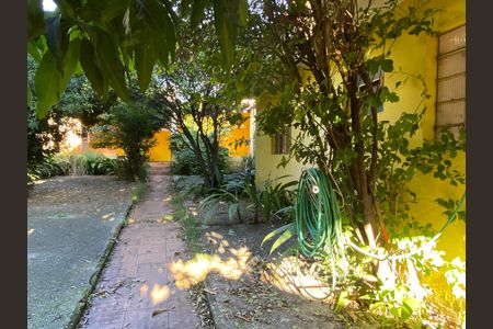 Casa à venda com 500m², 3 quartos e 3 vagas Casa à venda com 500m², 3 quartos e 3 vagasÁrea externa - Jardim
