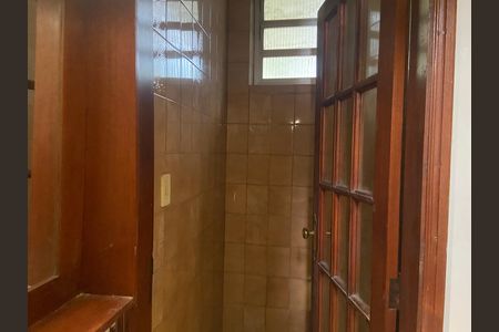 Casa à venda com 500m², 3 quartos e 3 vagas Casa à venda com 500m², 3 quartos e 3 vagasLavabo