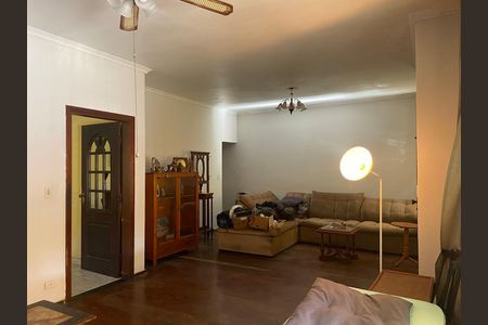 Casa à venda com 500m², 3 quartos e 3 vagas Casa à venda com 500m², 3 quartos e 3 vagasSala