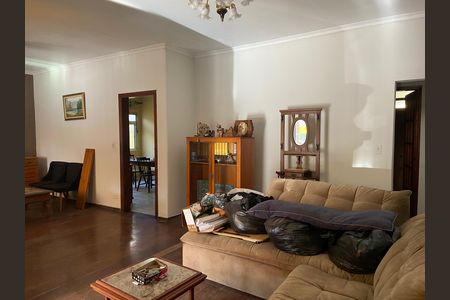 Casa à venda com 500m², 3 quartos e 3 vagas Casa à venda com 500m², 3 quartos e 3 vagasSala