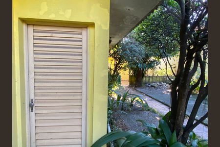 Casa à venda com 500m², 3 quartos e 3 vagas Casa à venda com 500m², 3 quartos e 3 vagasÁrea externa - Jardim