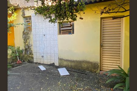 Casa à venda com 500m², 3 quartos e 3 vagas Casa à venda com 500m², 3 quartos e 3 vagasÁrea externa - Jardim
