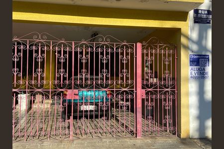 Casa à venda com 500m², 3 quartos e 3 vagas Casa à venda com 500m², 3 quartos e 3 vagasFachada