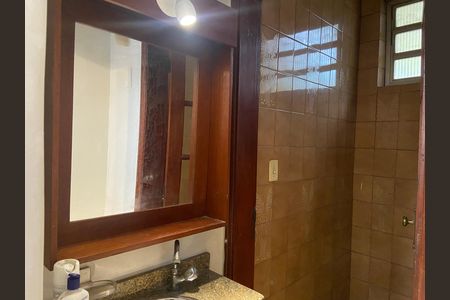 Casa à venda com 500m², 3 quartos e 3 vagas Casa à venda com 500m², 3 quartos e 3 vagasLavabo