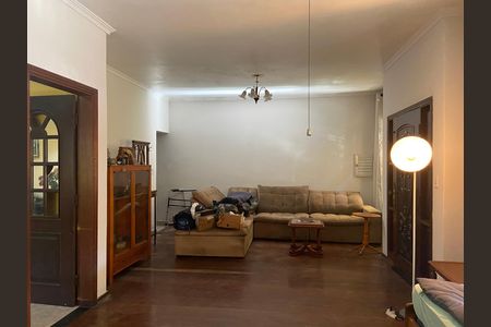 Casa à venda com 500m², 3 quartos e 3 vagas Casa à venda com 500m², 3 quartos e 3 vagasSala