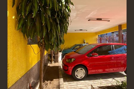 Casa à venda com 500m², 3 quartos e 3 vagas Casa à venda com 500m², 3 quartos e 3 vagasGaragem e Entrada