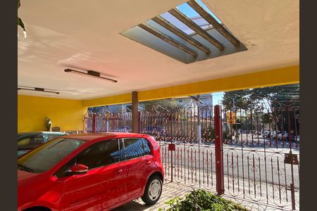 Casa à venda com 500m², 3 quartos e 3 vagas Casa à venda com 500m², 3 quartos e 3 vagasGaragem e Entrada