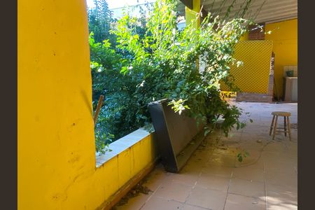 Casa à venda com 500m², 3 quartos e 3 vagas Casa à venda com 500m², 3 quartos e 3 vagasÁrea externa