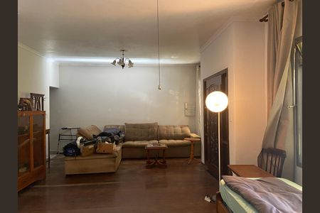 Casa à venda com 500m², 3 quartos e 3 vagas Casa à venda com 500m², 3 quartos e 3 vagasSala
