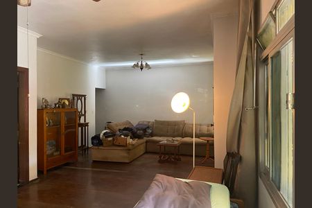 Casa à venda com 500m², 3 quartos e 3 vagas Casa à venda com 500m², 3 quartos e 3 vagasSala