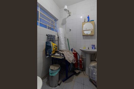 Casa à venda com 300m², 2 quartos e 5 vagasBanheiro de Serviço 