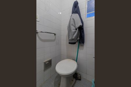 Casa à venda com 300m², 2 quartos e 5 vagasBanheiro de Serviço 