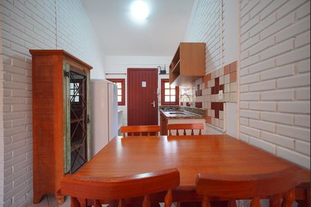 Cozinha de casa de condomínio para alugar com 1 quarto, 75m² em Barra da Lagoa, Florianópolis