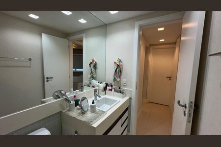 Apartamento à venda com 81m², 2 quartos e 1 vaga Apartamento à venda com 81m², 2 quartos e 1 vagaBanheiro