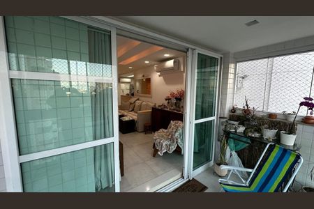 Apartamento à venda com 81m², 2 quartos e 1 vaga Apartamento à venda com 81m², 2 quartos e 1 vagaVaranda