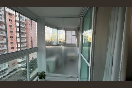 Apartamento à venda com 81m², 2 quartos e 1 vaga Apartamento à venda com 81m², 2 quartos e 1 vagaVaranda
