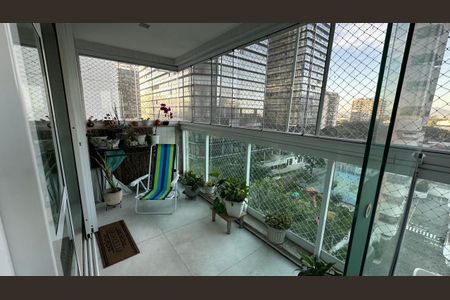 Apartamento à venda com 81m², 2 quartos e 1 vaga Apartamento à venda com 81m², 2 quartos e 1 vagaVaranda