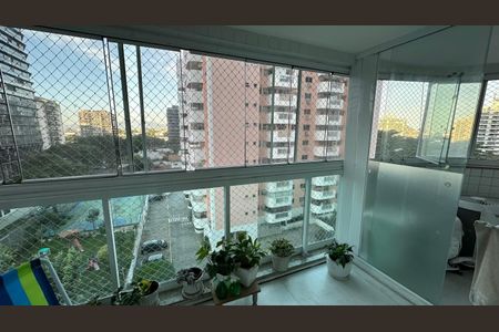 Apartamento à venda com 81m², 2 quartos e 1 vaga Apartamento à venda com 81m², 2 quartos e 1 vagaVaranda