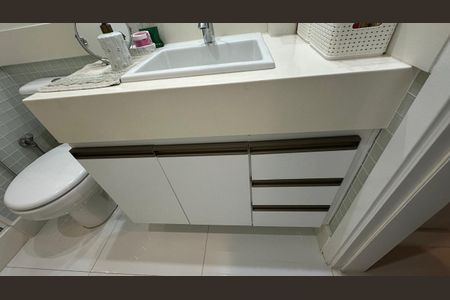 Apartamento à venda com 81m², 2 quartos e 1 vaga Apartamento à venda com 81m², 2 quartos e 1 vagaBanheiro