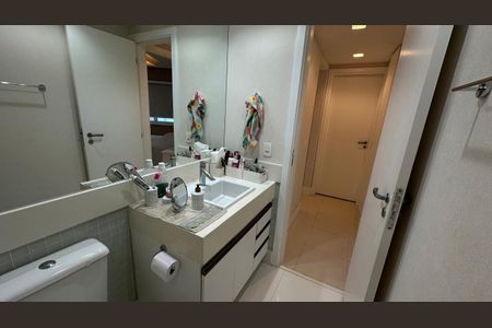 Apartamento à venda com 81m², 2 quartos e 1 vaga Apartamento à venda com 81m², 2 quartos e 1 vagaBanheiro