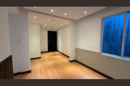 Sala de apartamento para alugar com 2 quartos, 65m² em Bingen, Petrópolis