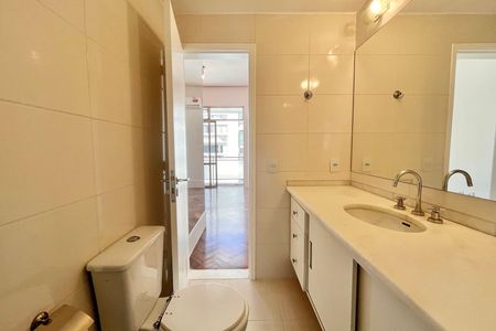Apartamento para alugar com 120m², 2 quartos e 1 vaga Apartamento para alugar com 120m², 2 quartos e 1 vagaBanheiro da suíte