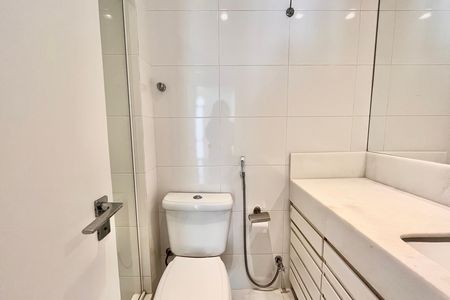 Apartamento para alugar com 120m², 2 quartos e 1 vaga Apartamento para alugar com 120m², 2 quartos e 1 vagaBanheiro social