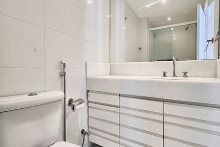 Apartamento para alugar com 120m², 2 quartos e 1 vaga Apartamento para alugar com 120m², 2 quartos e 1 vagaBanheiro social