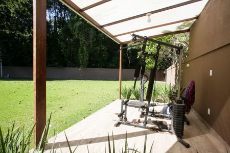 Casa de condomínio à venda com 430m², 5 quartos e 6 vagasQuintal