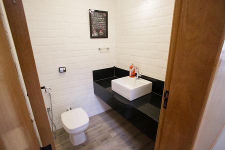 Casa de condomínio à venda com 430m², 5 quartos e 6 vagasLavabo