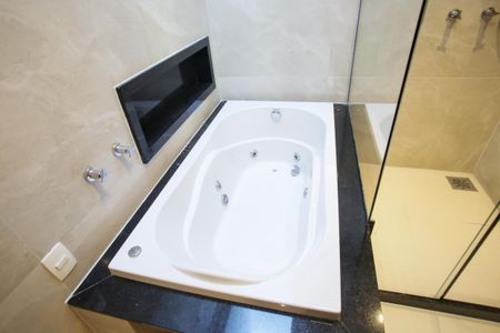 Casa de condomínio à venda com 430m², 5 quartos e 6 vagasBanheiro da Suíte 3