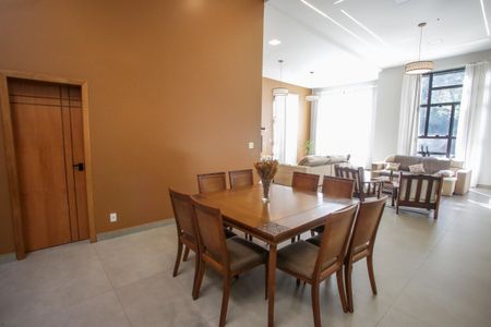 Casa de condomínio à venda com 430m², 5 quartos e 6 vagasSala de Jantar