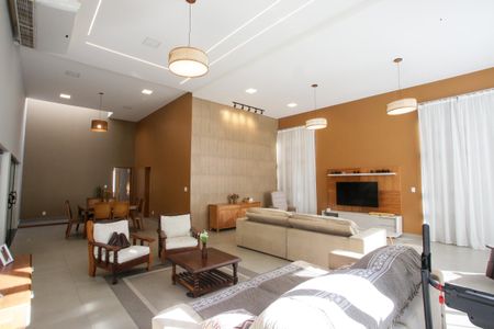 Casa de condomínio à venda com 430m², 5 quartos e 6 vagasSala de Estar