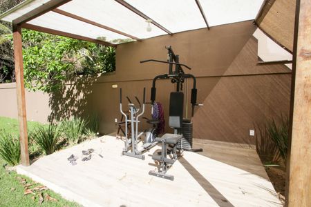Casa de condomínio à venda com 430m², 5 quartos e 6 vagasQuintal
