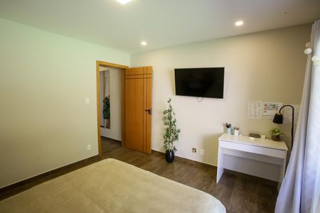 Casa de condomínio à venda com 430m², 5 quartos e 6 vagasQuarto Suíte 2