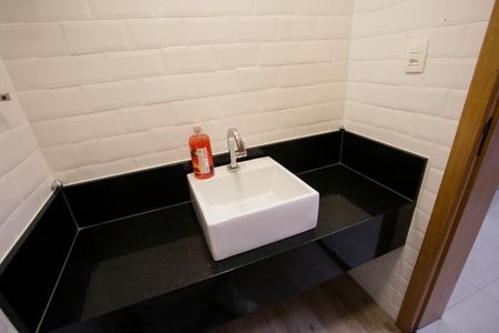 Casa de condomínio à venda com 430m², 5 quartos e 6 vagasLavabo