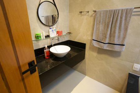 Casa de condomínio à venda com 430m², 5 quartos e 6 vagasBanheiro da Suíte 3