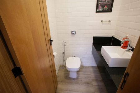 Casa de condomínio à venda com 430m², 5 quartos e 6 vagasLavabo