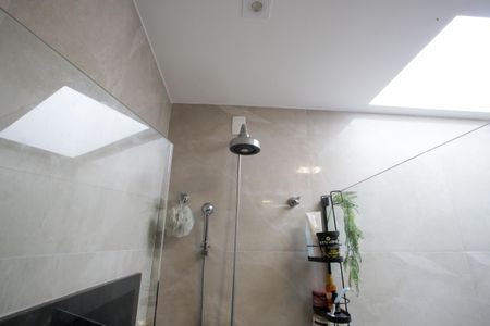 Casa de condomínio à venda com 430m², 5 quartos e 6 vagasBanheiro da Suíte 2