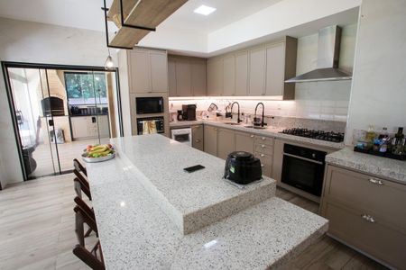 Casa de condomínio à venda com 430m², 5 quartos e 6 vagasCozinha