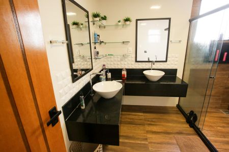 Casa de condomínio à venda com 430m², 5 quartos e 6 vagasBanheiro da Suíte 1