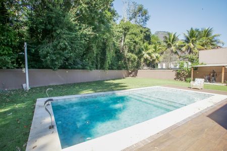 Casa de condomínio à venda com 430m², 5 quartos e 6 vagasPiscina