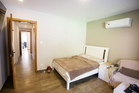 Casa de condomínio à venda com 430m², 5 quartos e 6 vagasQuarto Suíte 3