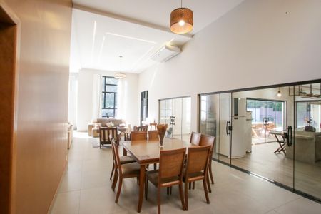 Casa de condomínio à venda com 430m², 5 quartos e 6 vagasSala de Jantar