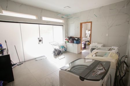 Casa de condomínio à venda com 430m², 5 quartos e 6 vagasÁrea de Serviço