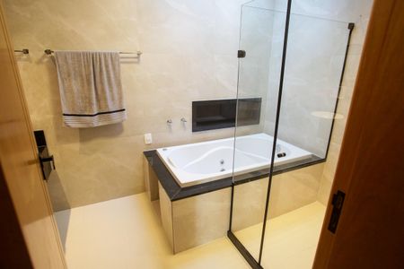 Casa de condomínio à venda com 430m², 5 quartos e 6 vagasBanheiro da Suíte 3