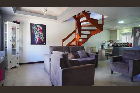Sala e cozinha  de casa à venda com 4 quartos, 130m² em Rubem Berta, Porto Alegre