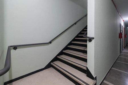 Apartamento para alugar com 93m², 2 quartos e sem vagaEscada